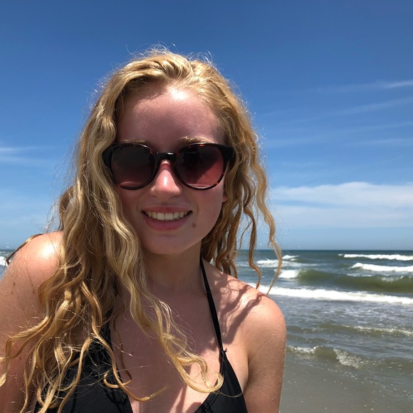 Meet your Posher, Madelyn - Picture 3 of 8